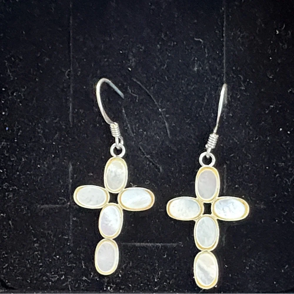 Elegant 925 Sterling Silver Mother Pearl Cross Earrings - Picture 1 of 7